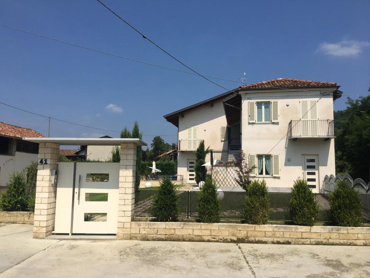 Home Holiday "Da Mamma" Alba  Exterior foto